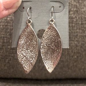 ❄️3/$20❄️ Laila Rowe Silver Twist Earrings